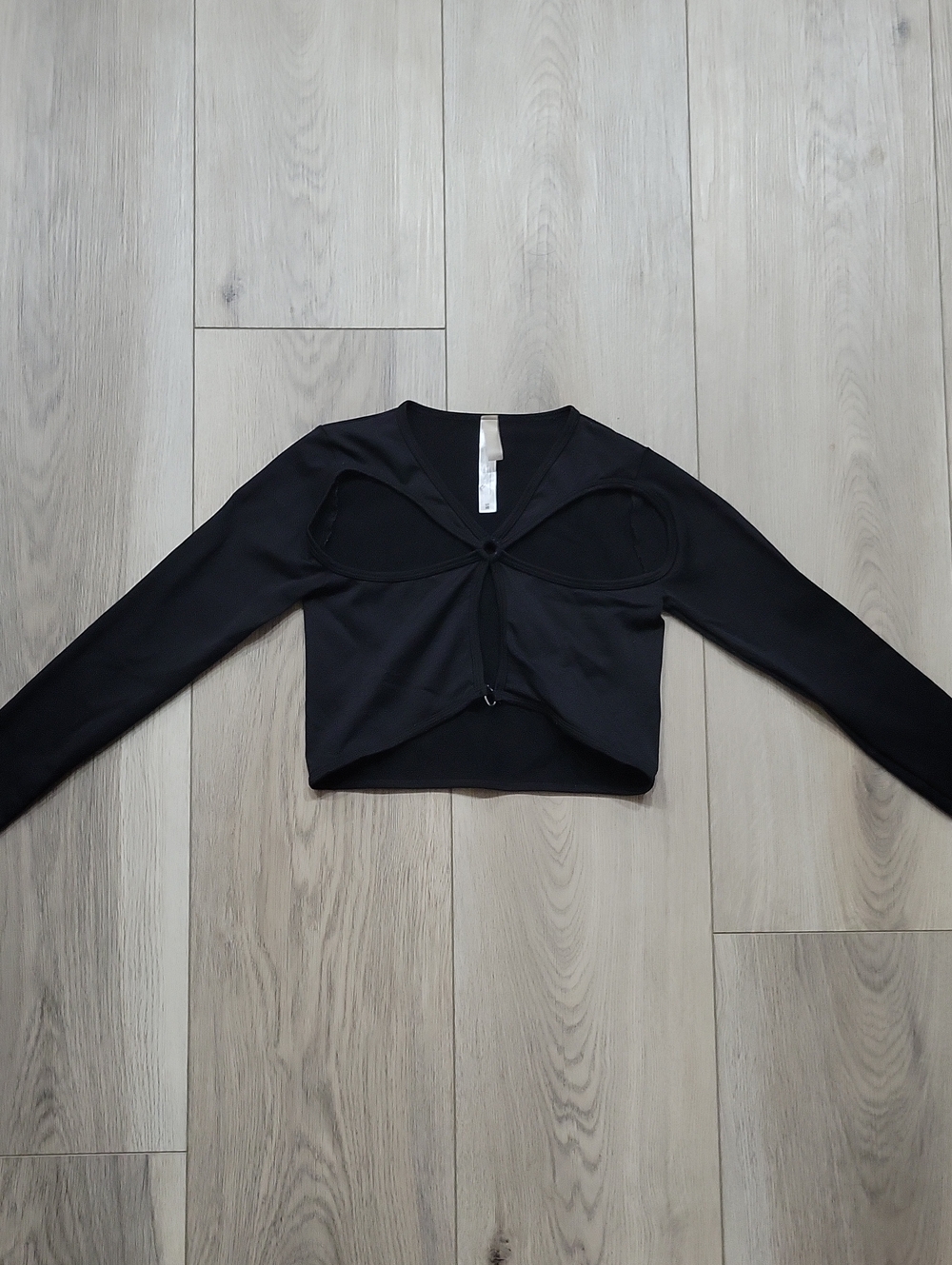 Black Long-Sleeve Cutout Twist Crop Top